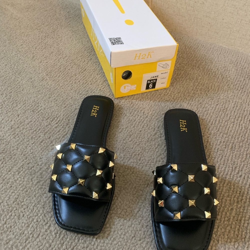 Hek Black Studded Women's Sandals